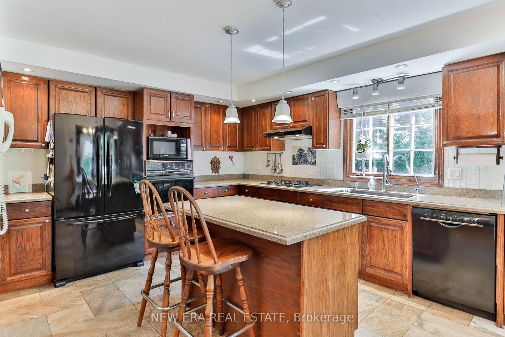 Photo 12 of 37 Glenthorne Drive, Scarborough, Highland Creek — HOMEH
