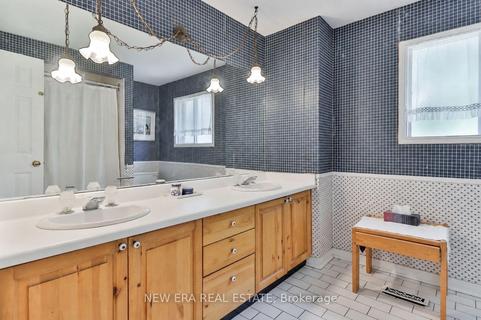 Photo 21 of 37 Glenthorne Drive, Scarborough, Highland Creek — HOMEH