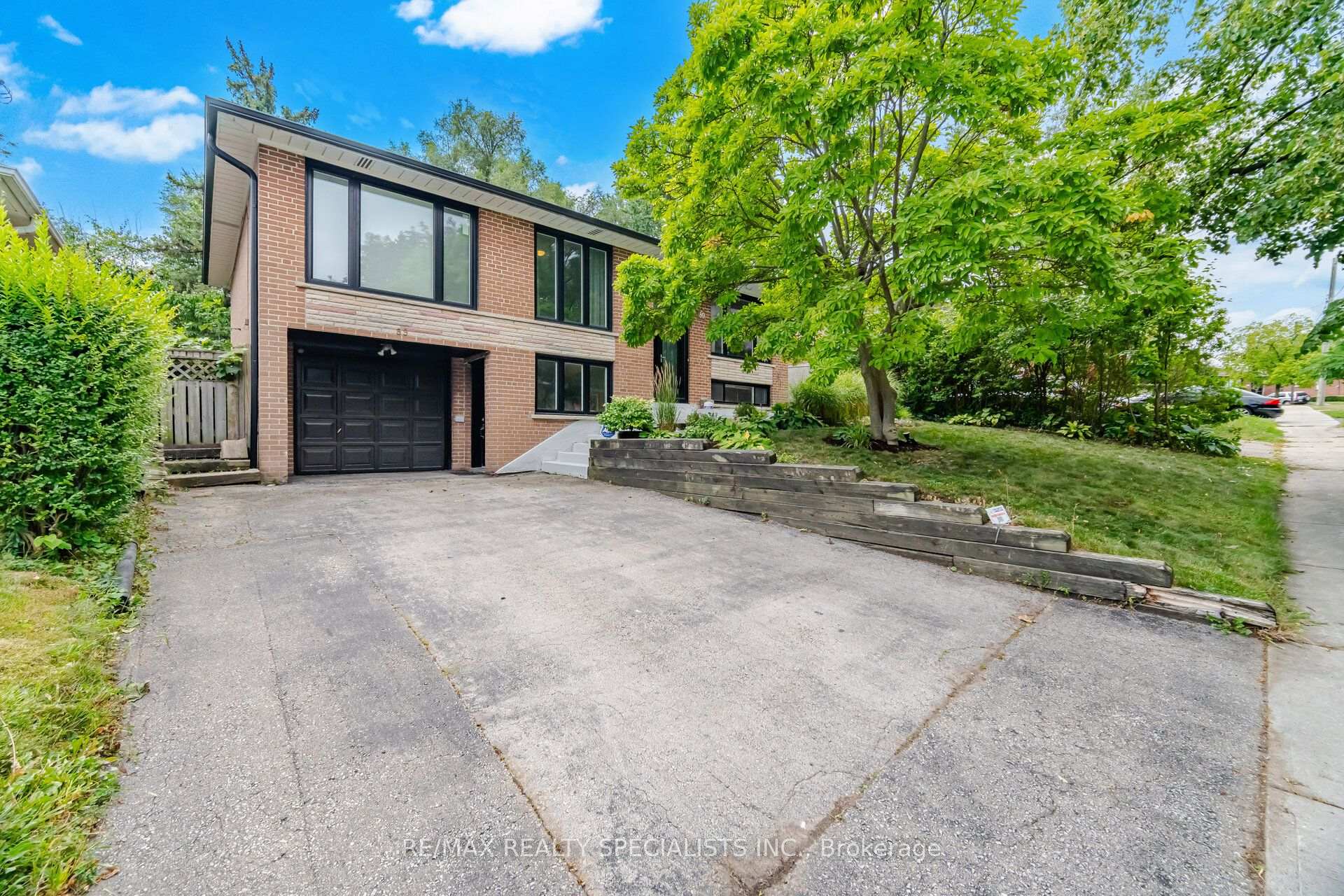 Photo 2 of 89 Alhart Drive, Etobicoke, Thistletown-Beaumonde Heights — HOMEH