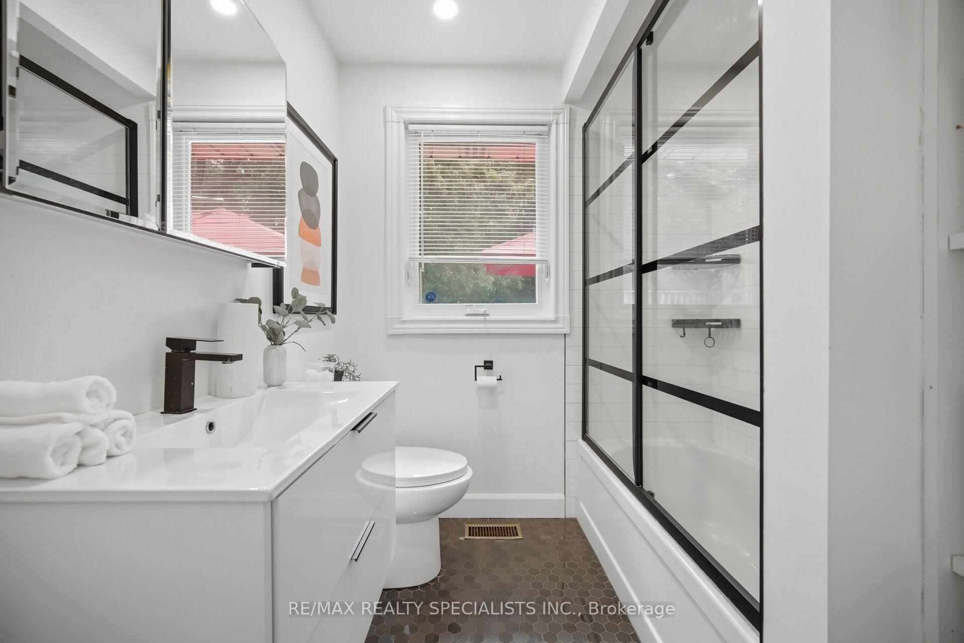 Photo 15 of 89 Alhart Drive, Etobicoke, Thistletown-Beaumonde Heights — HOMEH