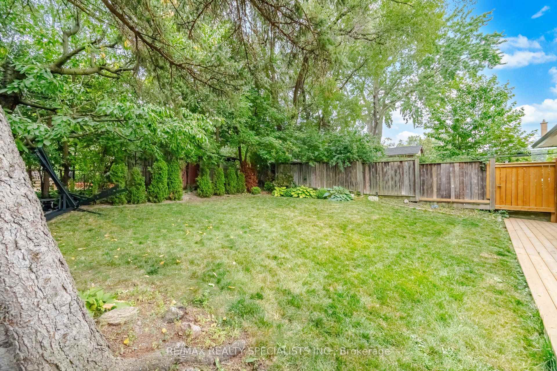 Photo 23 of 89 Alhart Drive, Etobicoke, Thistletown-Beaumonde Heights — HOMEH