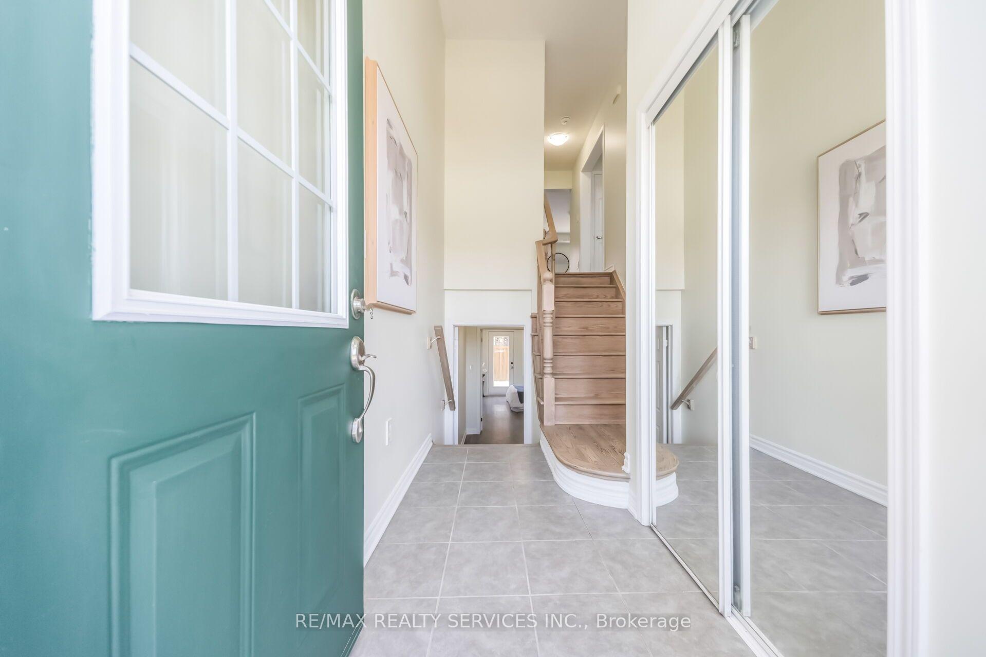 Photo 2 of 39 Baycliffe Crescent, Brampton, Northwest Brampton — HOMEH