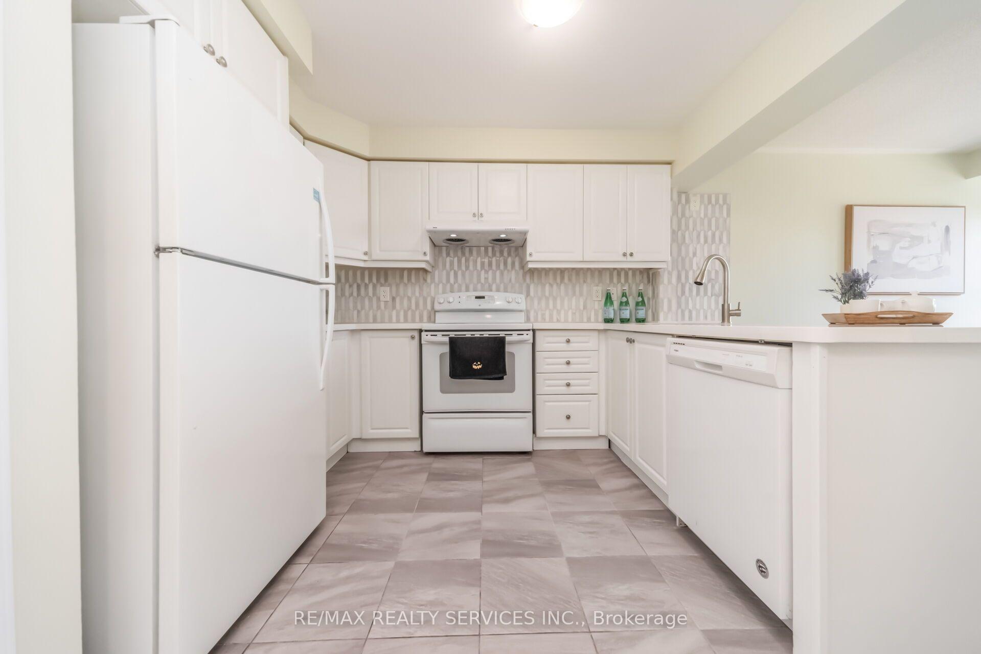 Photo 7 of 39 Baycliffe Crescent, Brampton, Northwest Brampton — HOMEH
