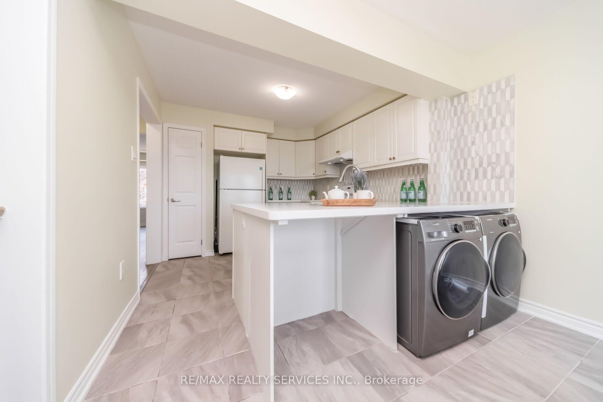 Photo 8 of 39 Baycliffe Crescent, Brampton, Northwest Brampton — HOMEH