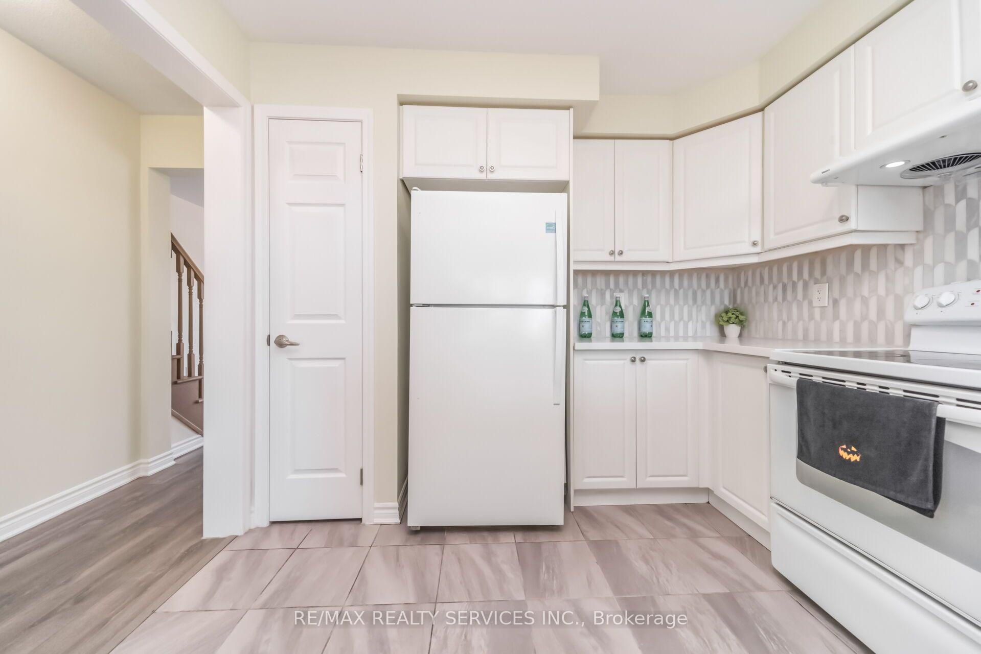 Photo 9 of 39 Baycliffe Crescent, Brampton, Northwest Brampton — HOMEH