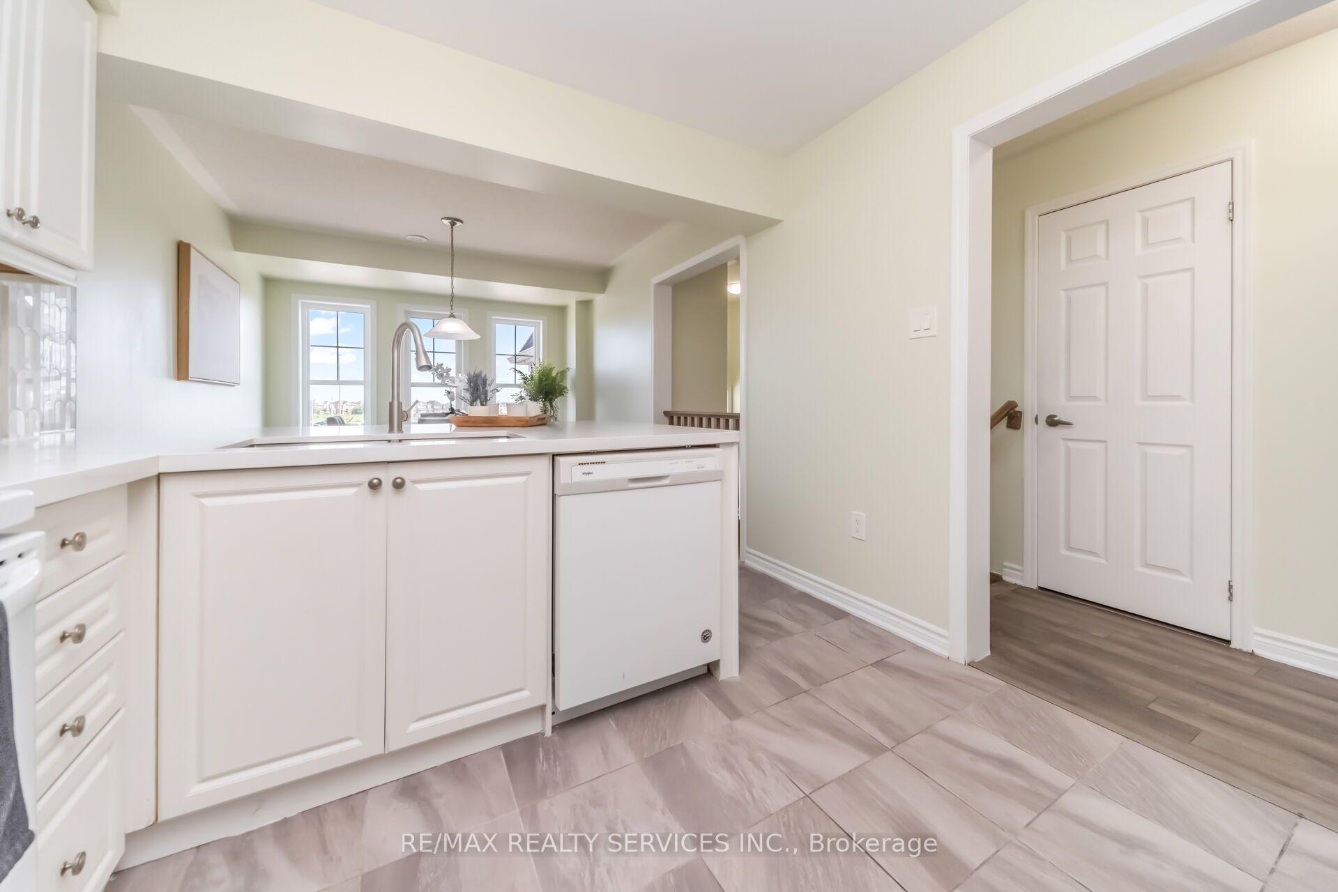 Photo 11 of 39 Baycliffe Crescent, Brampton, Northwest Brampton — HOMEH