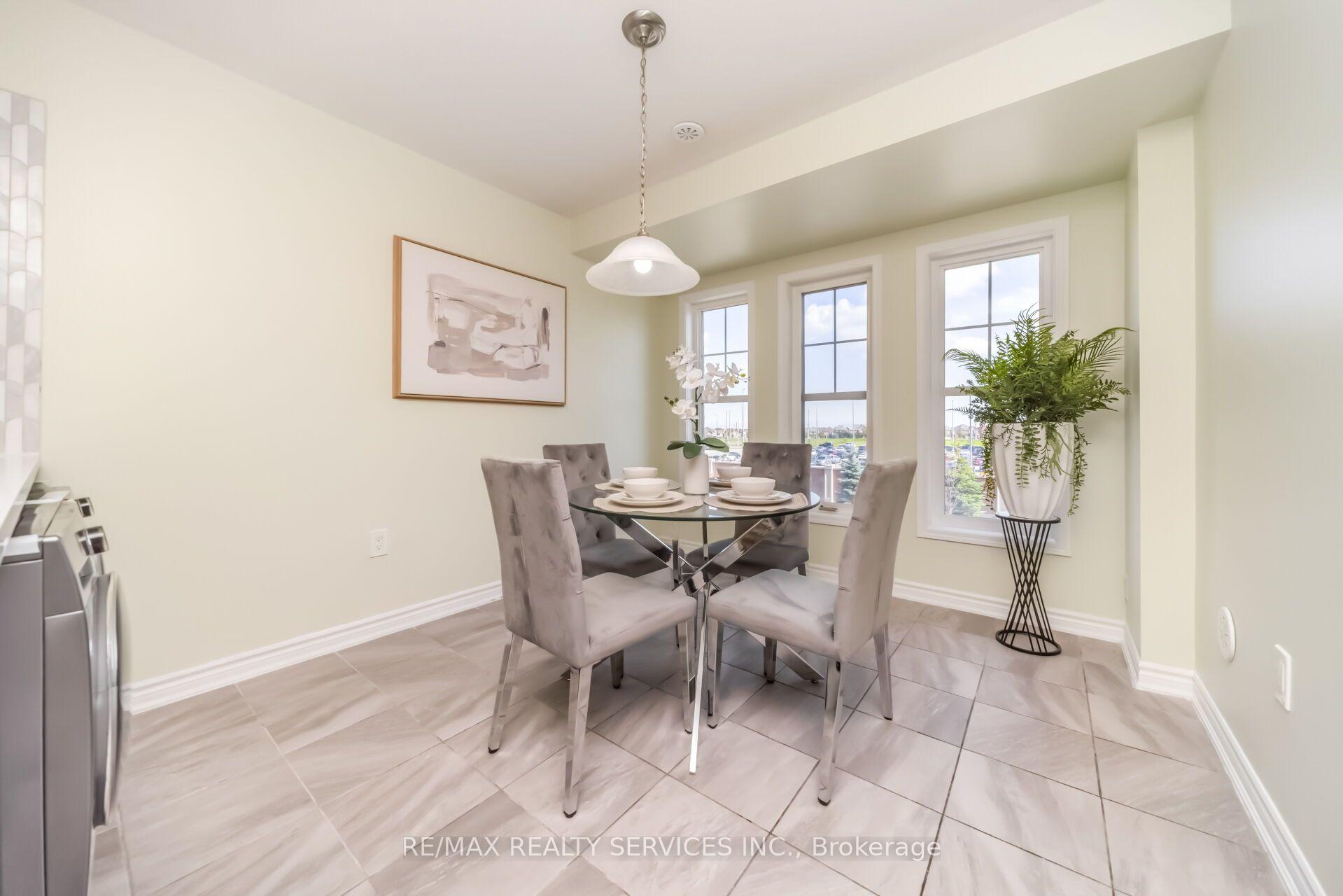 Photo 12 of 39 Baycliffe Crescent, Brampton, Northwest Brampton — HOMEH