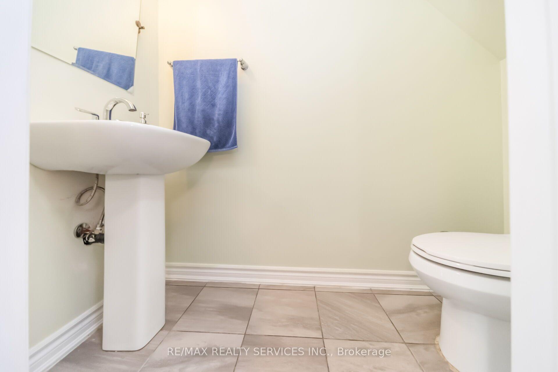 Photo 18 of 39 Baycliffe Crescent, Brampton, Northwest Brampton — HOMEH
