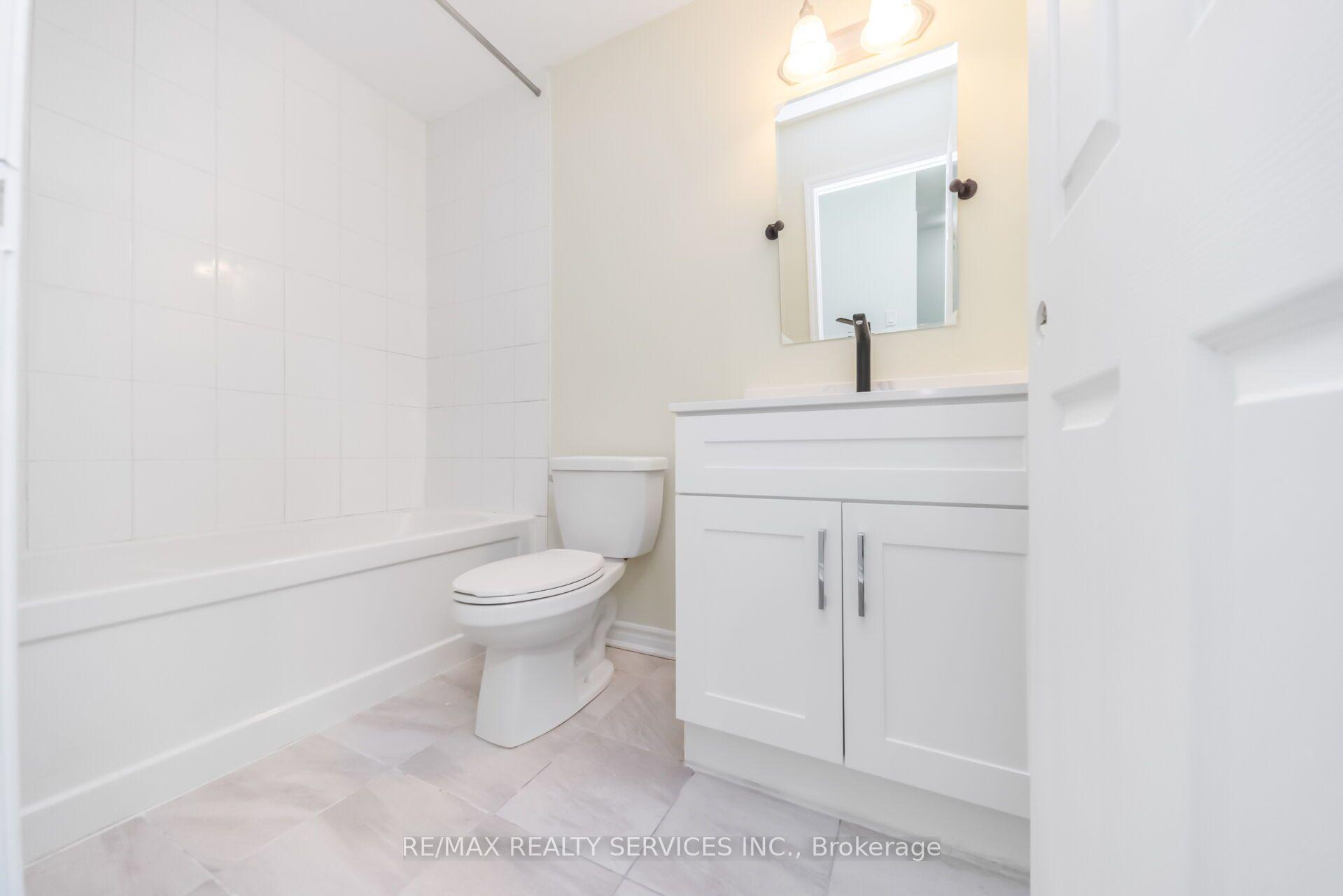 Photo 33 of 39 Baycliffe Crescent, Brampton, Northwest Brampton — HOMEH