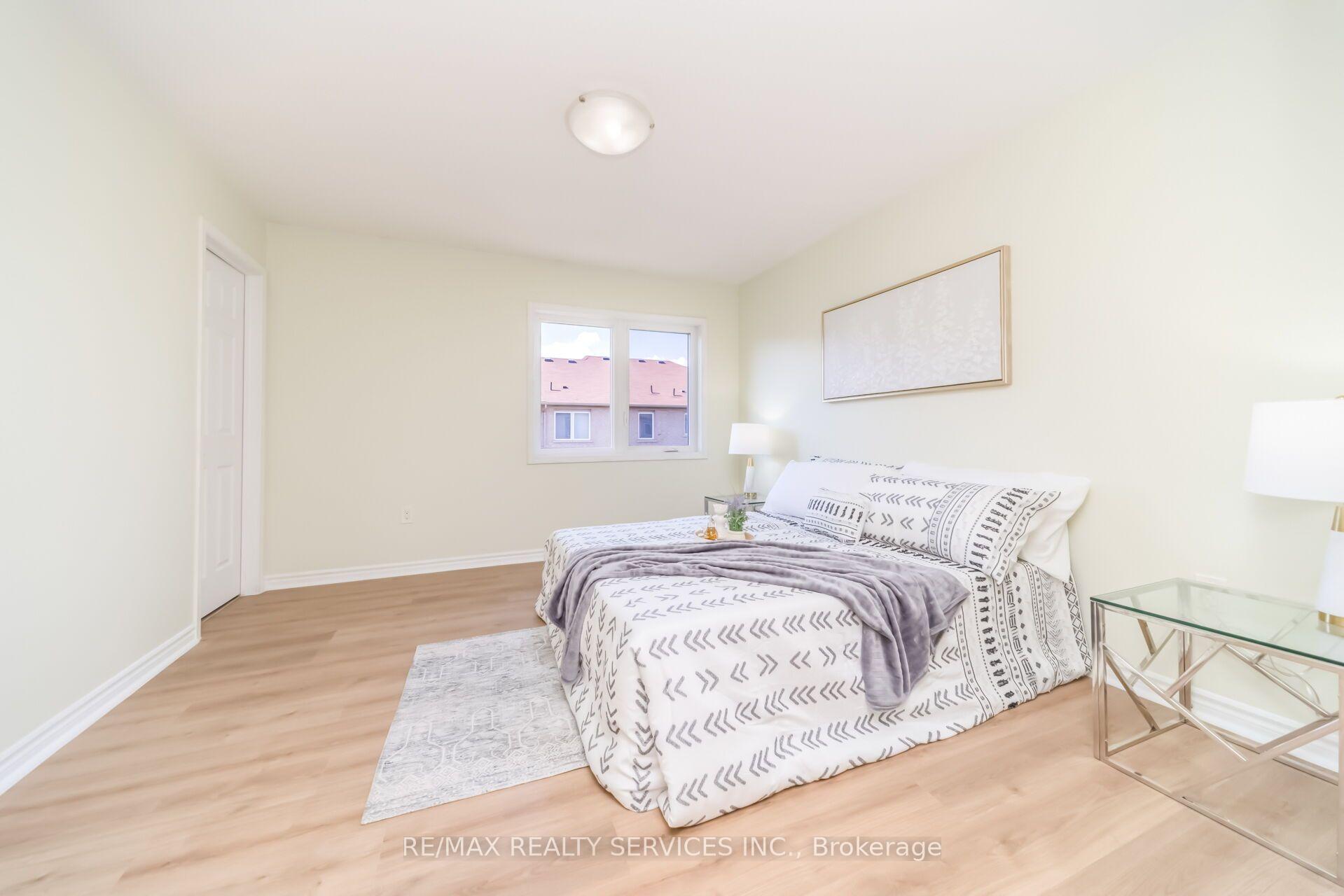 Photo 35 of 39 Baycliffe Crescent, Brampton, Northwest Brampton — HOMEH