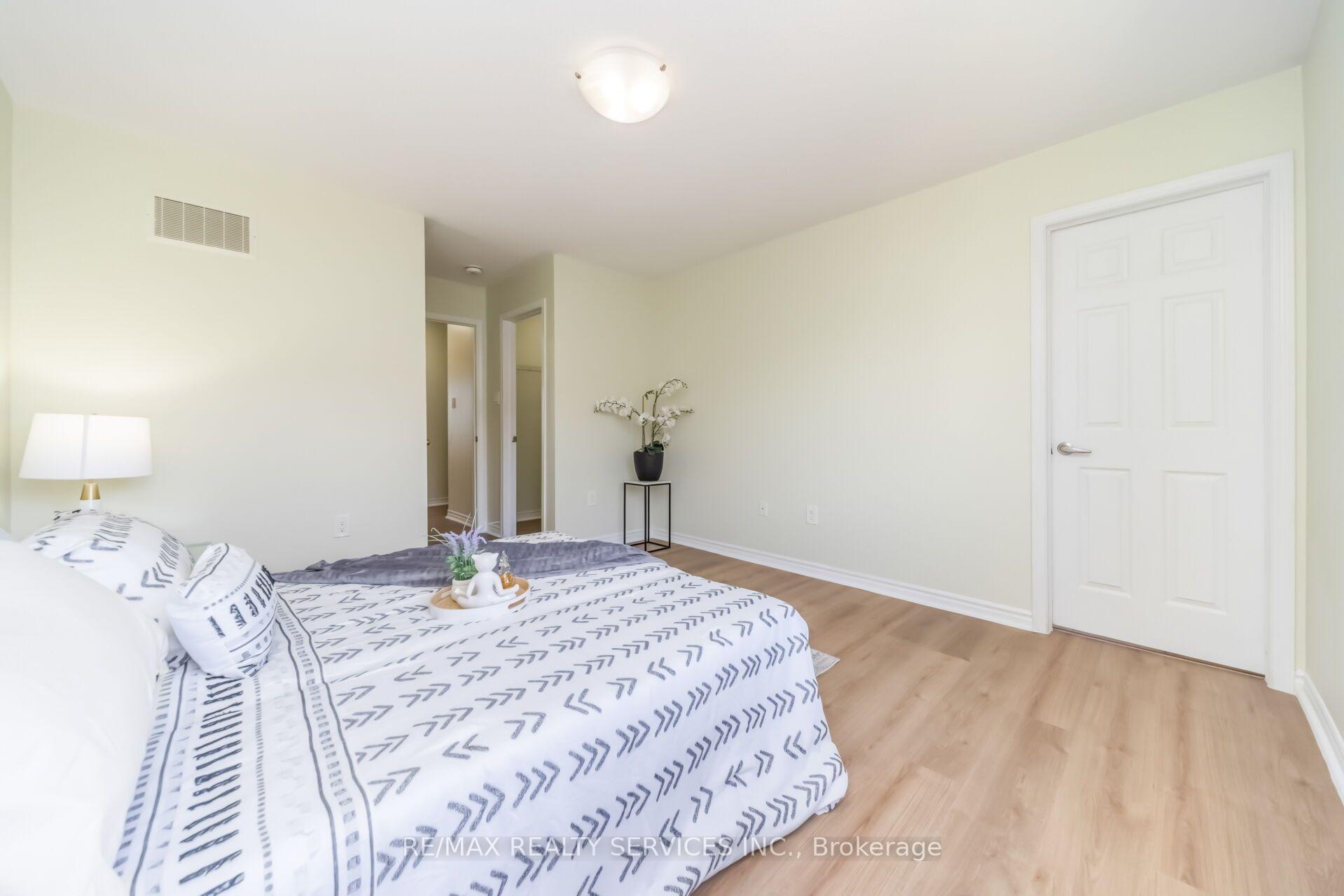 Photo 38 of 39 Baycliffe Crescent, Brampton, Northwest Brampton — HOMEH