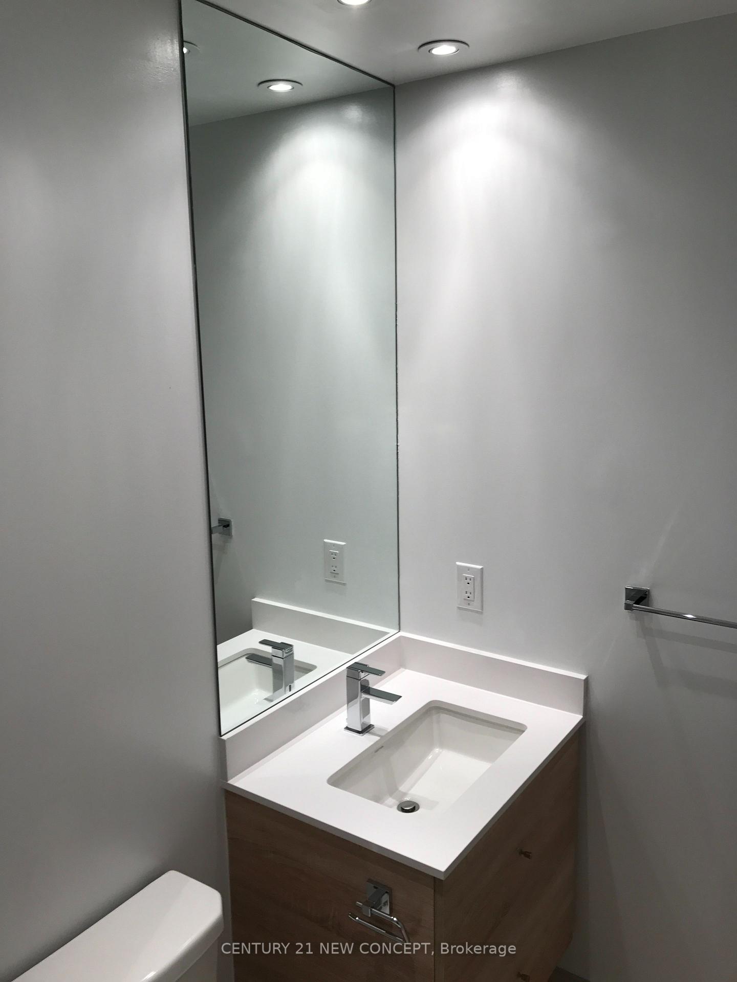 Photo 4 of Unit 823, 525 Adelaide Street W, Toronto, Waterfront Communities — HOMEH