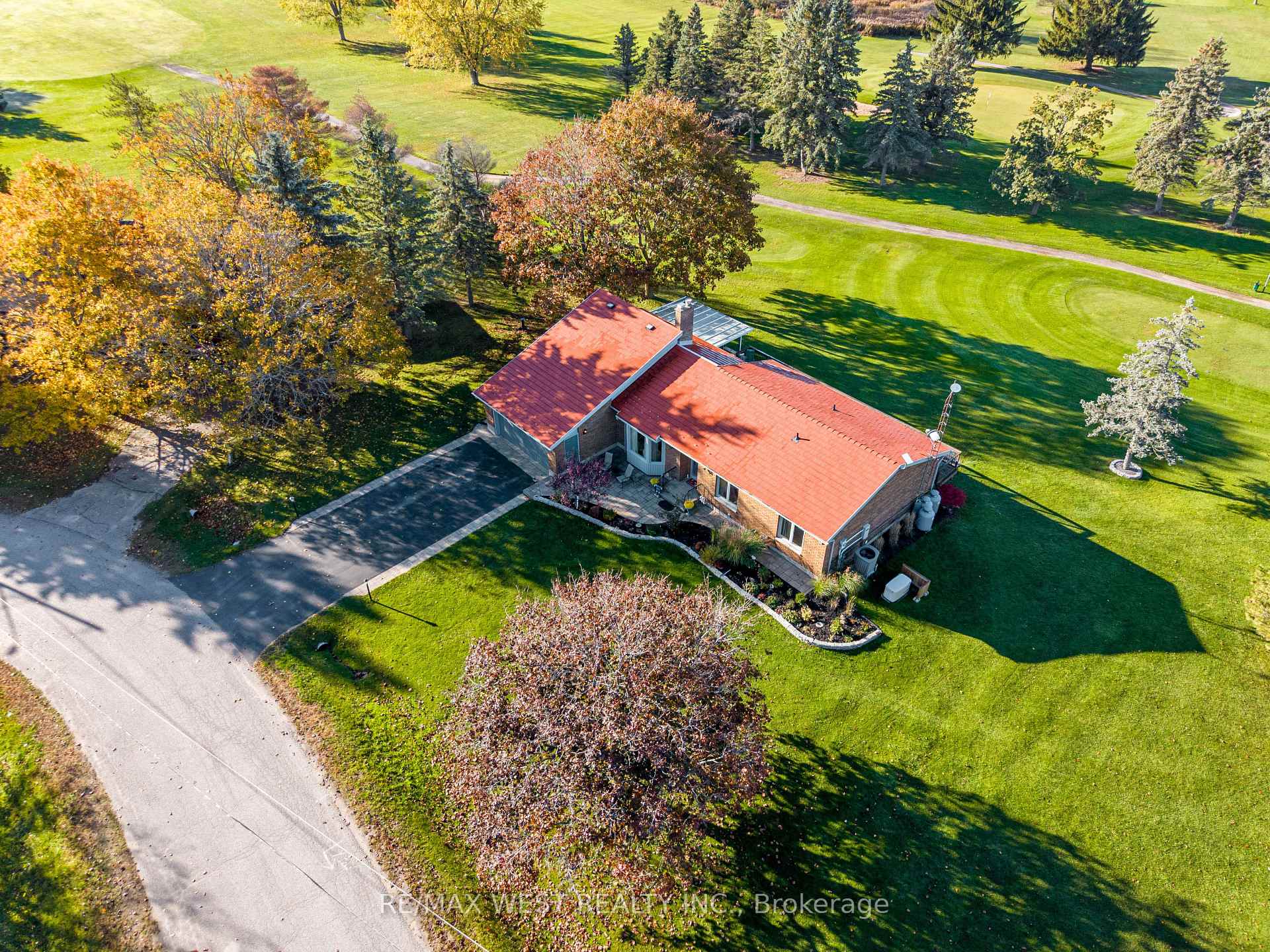 Photo 2 of 2776 Dalewood Court, Hamilton Township, Rural Hamilton — HOMEH