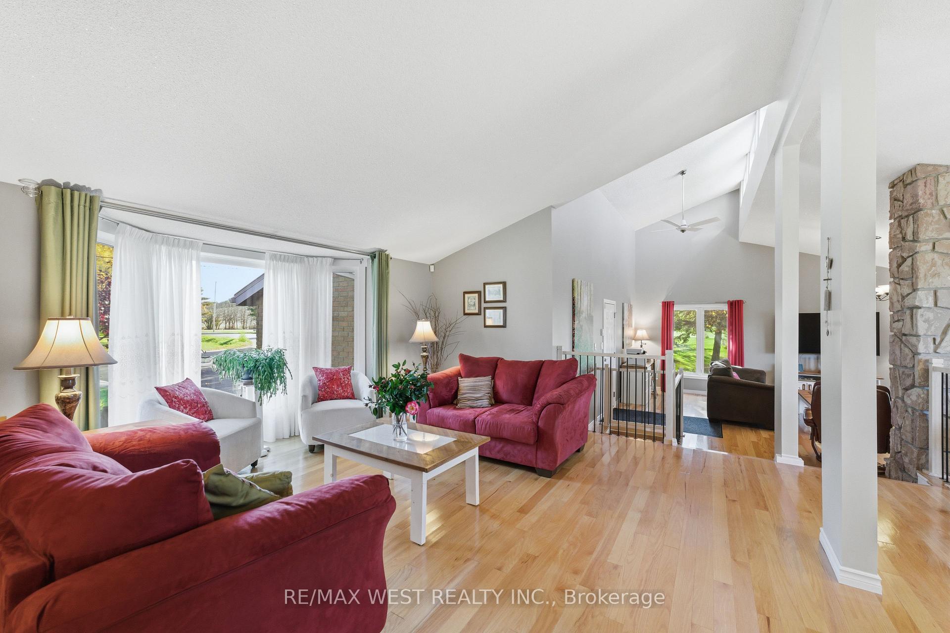 Photo 3 of 2776 Dalewood Court, Hamilton Township, Rural Hamilton — HOMEH