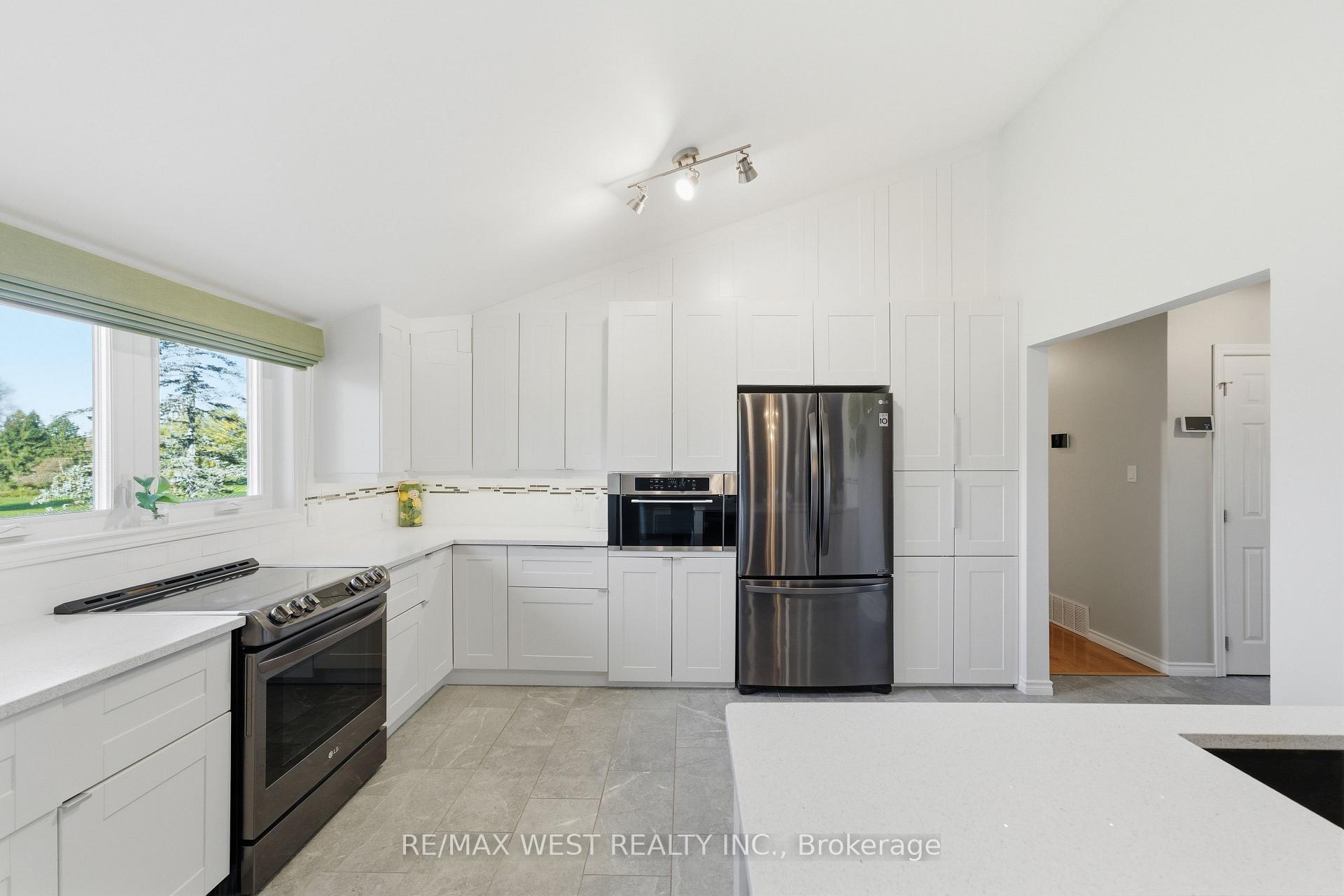 Photo 4 of 2776 Dalewood Court, Hamilton Township, Rural Hamilton — HOMEH