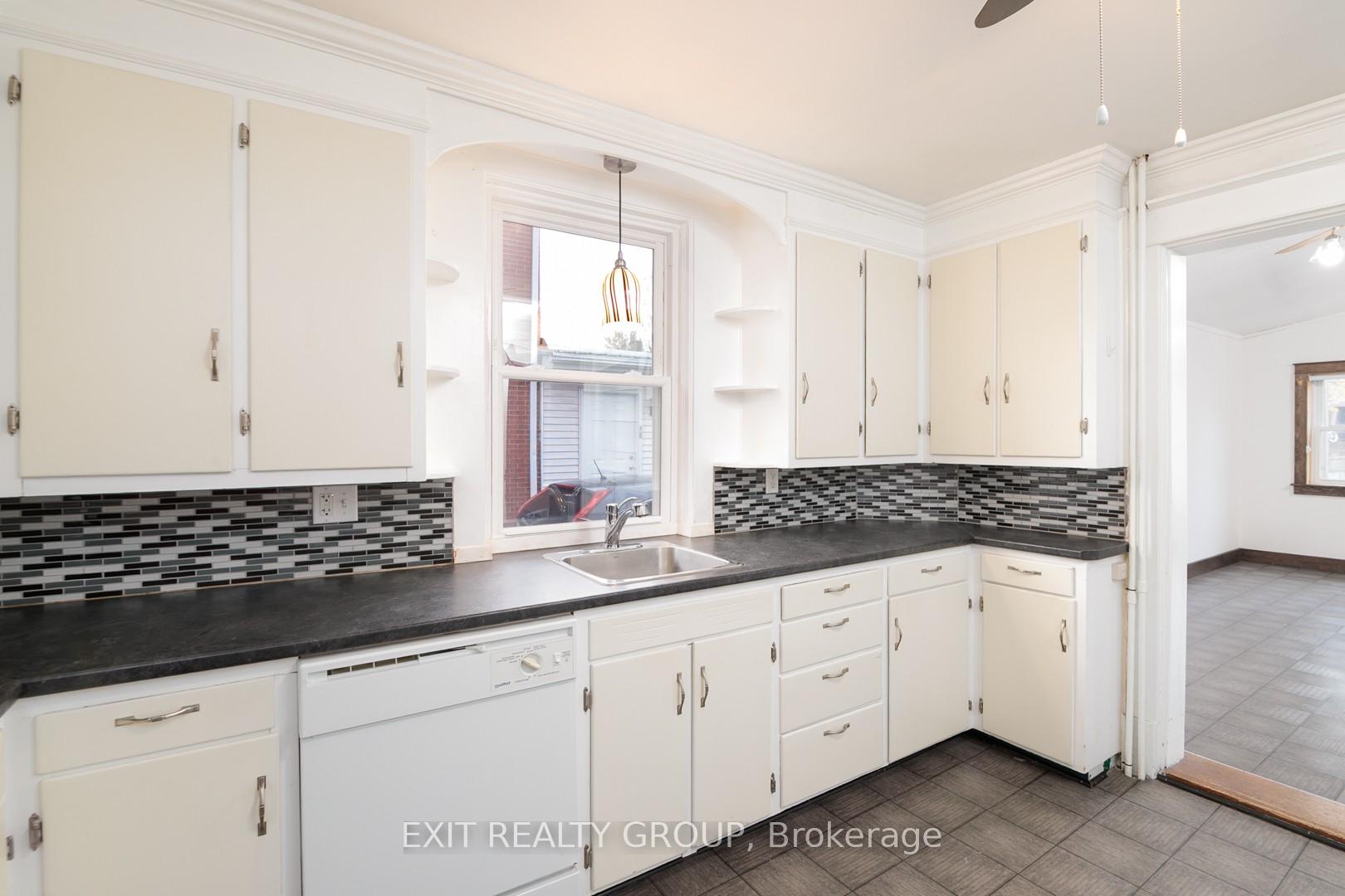 Photo 15 of 92 Byron Street, Quinte West, Trenton Ward — HOMEH