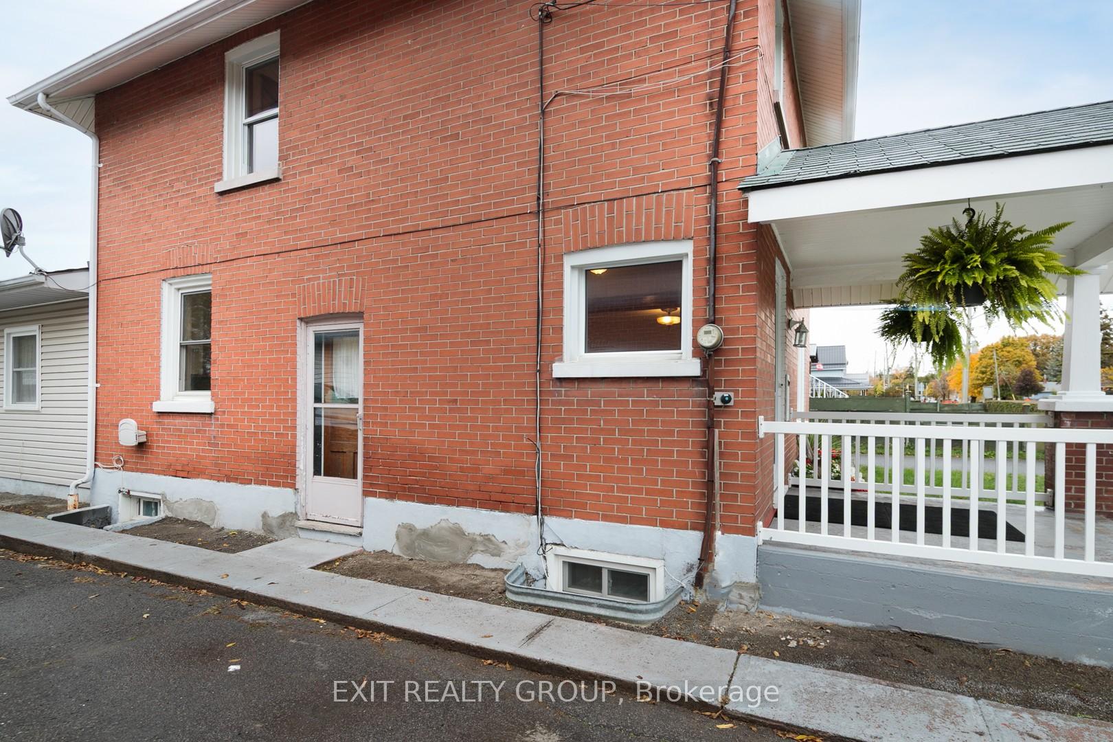 Photo 42 of 92 Byron Street, Quinte West, Trenton Ward — HOMEH