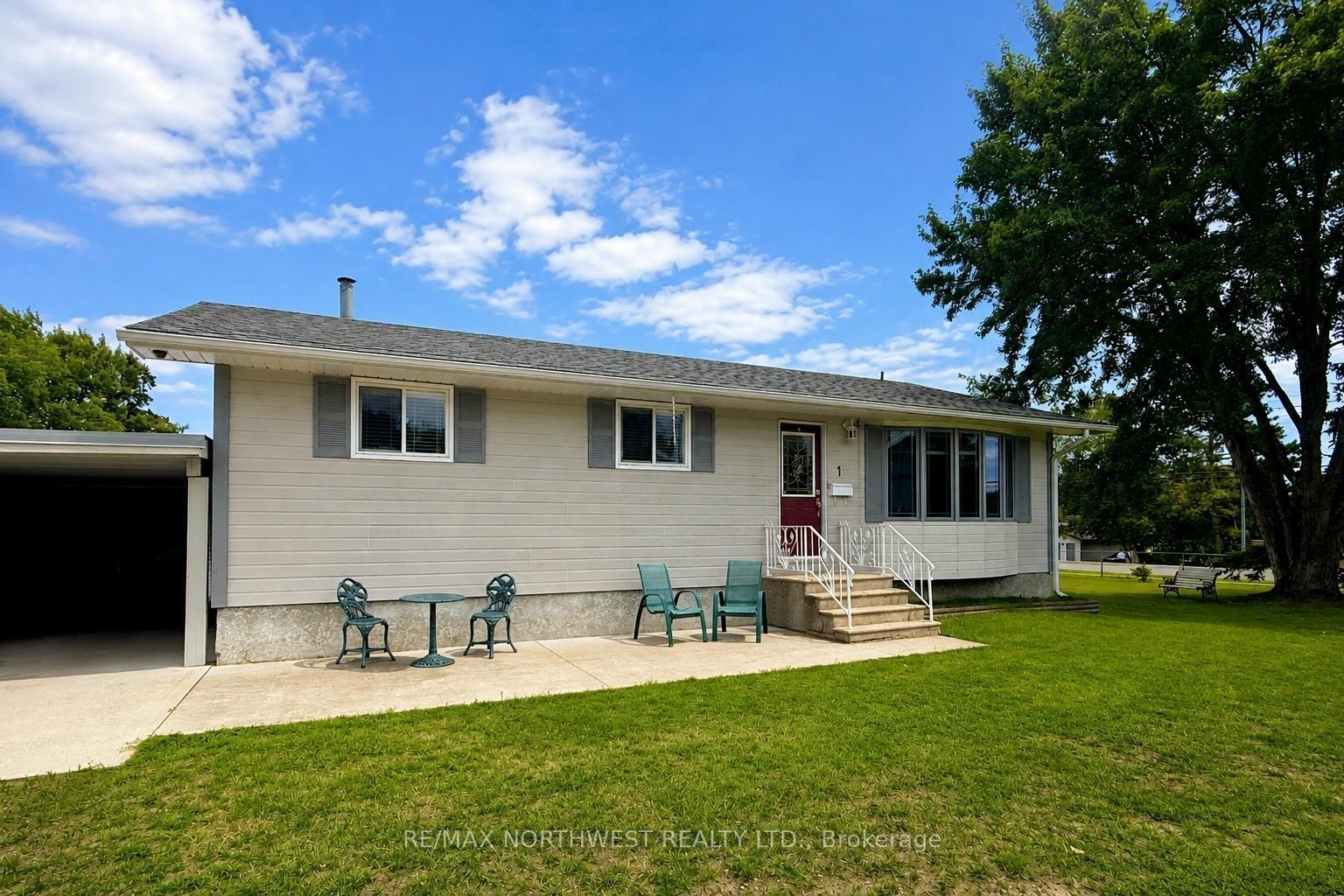 Photo 2 of 1 Kirkpatrick Avenue, Kenora, Donkirk Heights — HOMEH