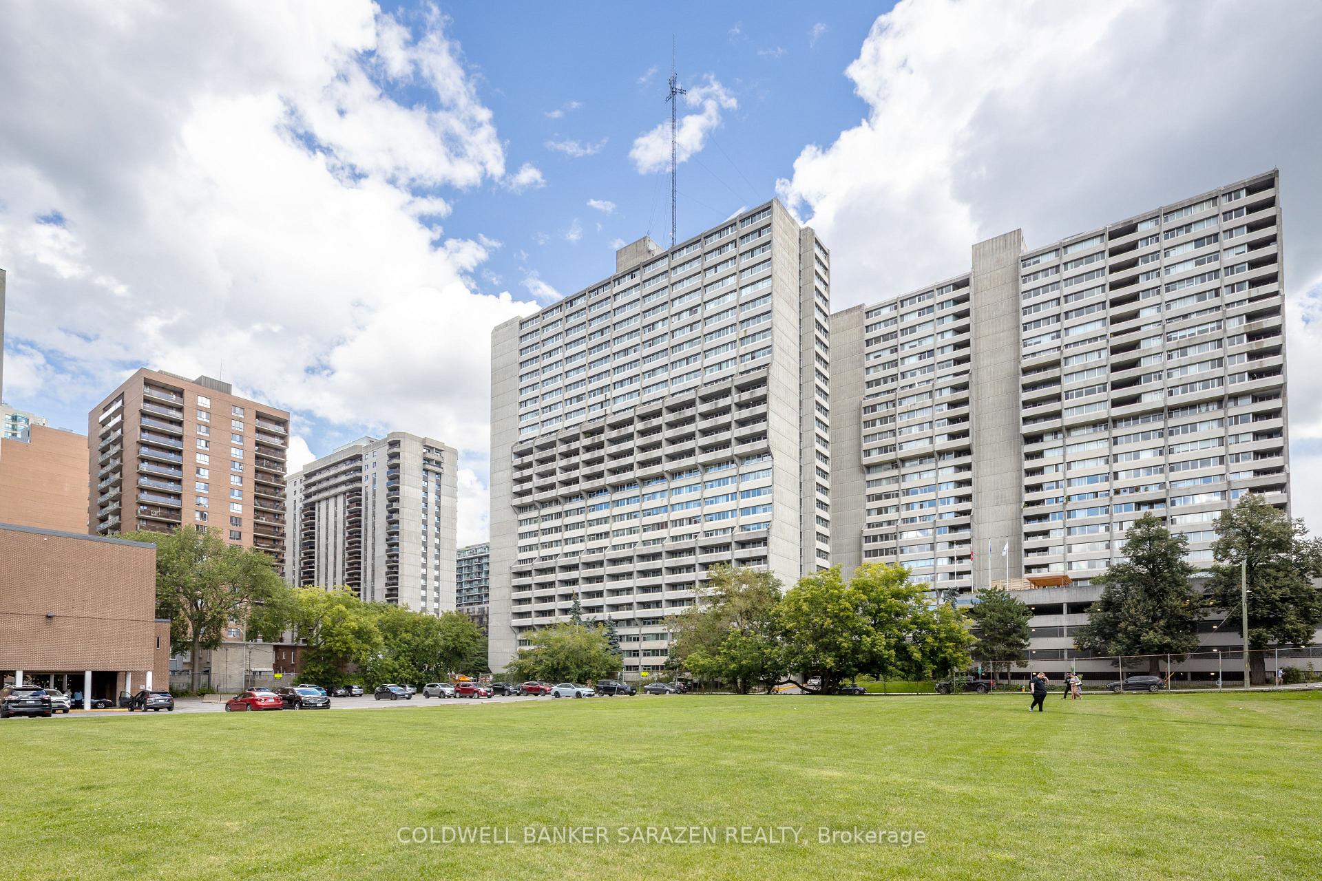 Front of Unit 2706, 500 Laurier Avenue W