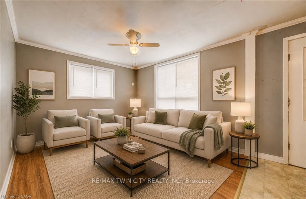 Photo of 698 King Street W