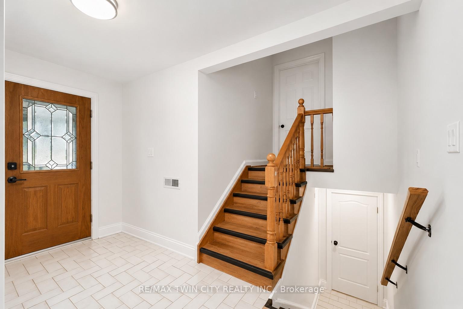 Photo 4 of 58 Tupper Crescent, Kitchener, Grand River North — HOMEH