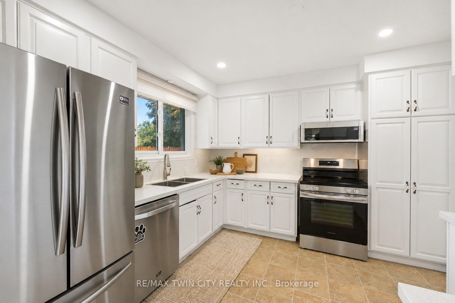 Photo 9 of 58 Tupper Crescent, Kitchener, Grand River North — HOMEH