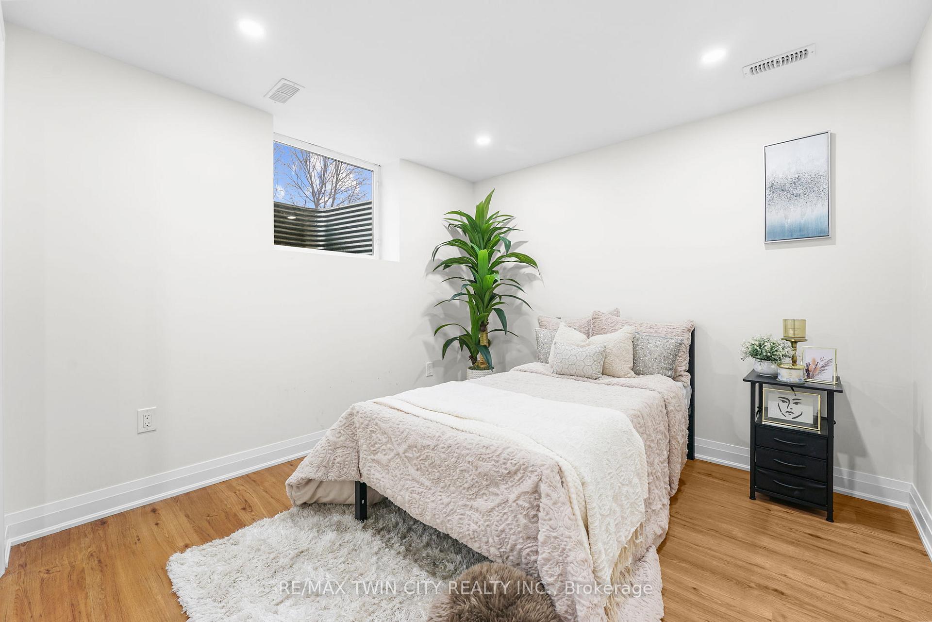 Photo 37 of 58 Tupper Crescent, Kitchener, Grand River North — HOMEH