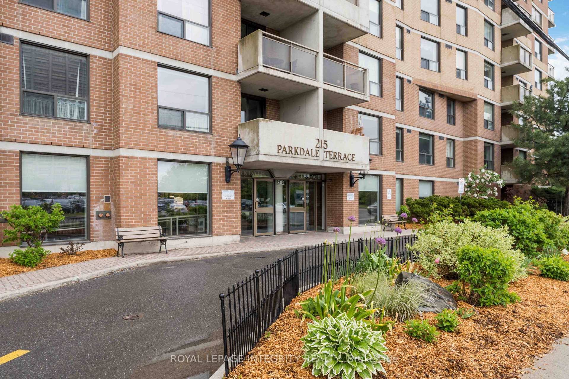 Front of Unit 208, 215 Parkdale Avenue