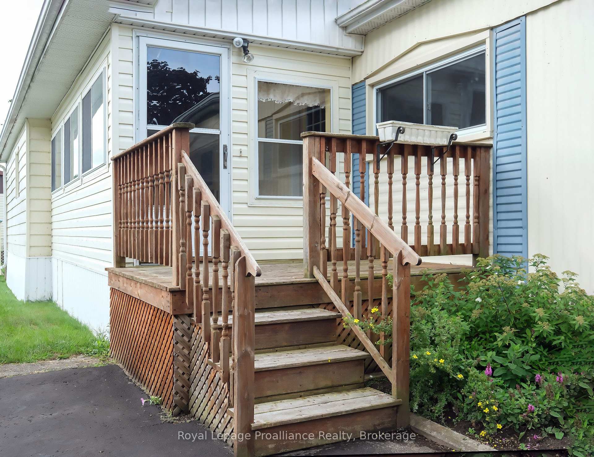 Photo 3 of 8 Juniper Lane, Quinte West, Sidney Ward — HOMEH