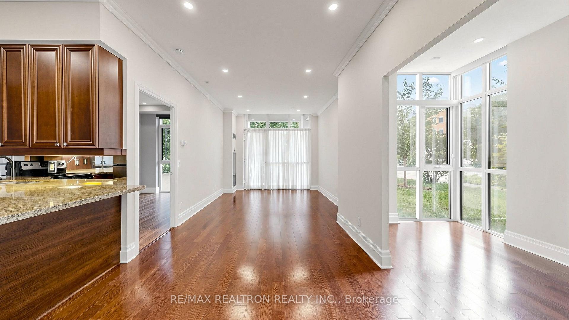 Photo 3 of Unit 116C, 39 Upper Duke Crescent, Markham, Unionville — HOMEH