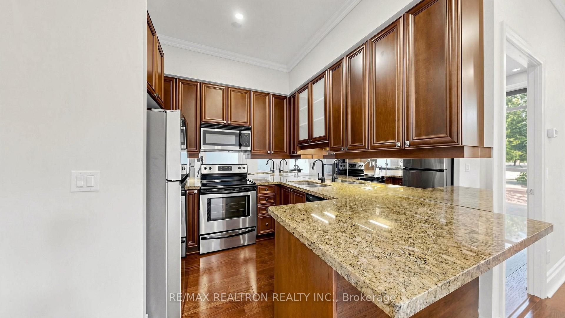 Photo 5 of Unit 116C, 39 Upper Duke Crescent, Markham, Unionville — HOMEH
