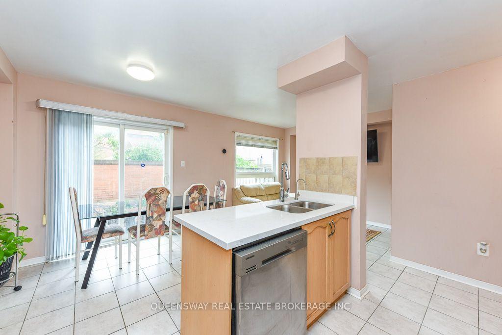 Photo 10 of 46 Thunderbird Trail, Brampton, Sandringham-Wellington — HOMEH