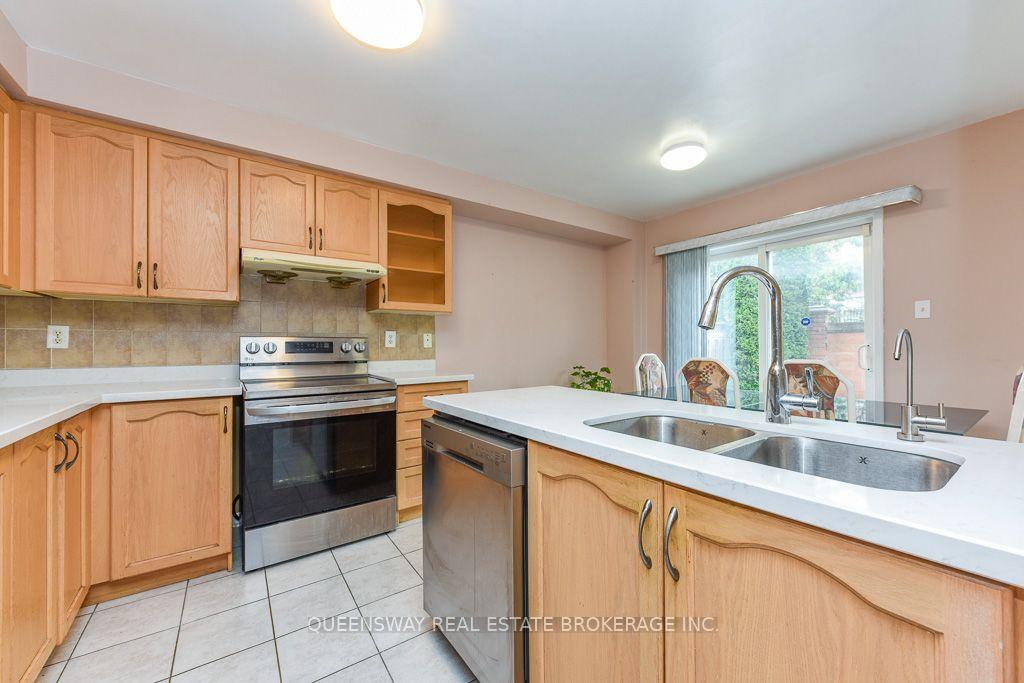Photo 11 of 46 Thunderbird Trail, Brampton, Sandringham-Wellington — HOMEH