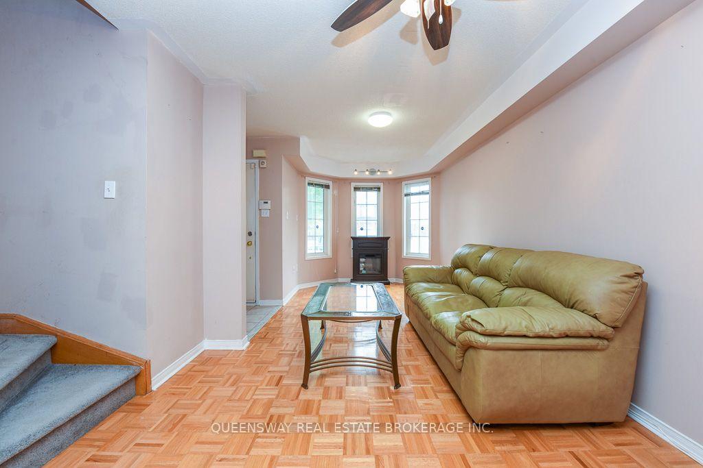 Photo 13 of 46 Thunderbird Trail, Brampton, Sandringham-Wellington — HOMEH