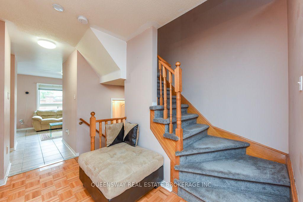 Photo 19 of 46 Thunderbird Trail, Brampton, Sandringham-Wellington — HOMEH