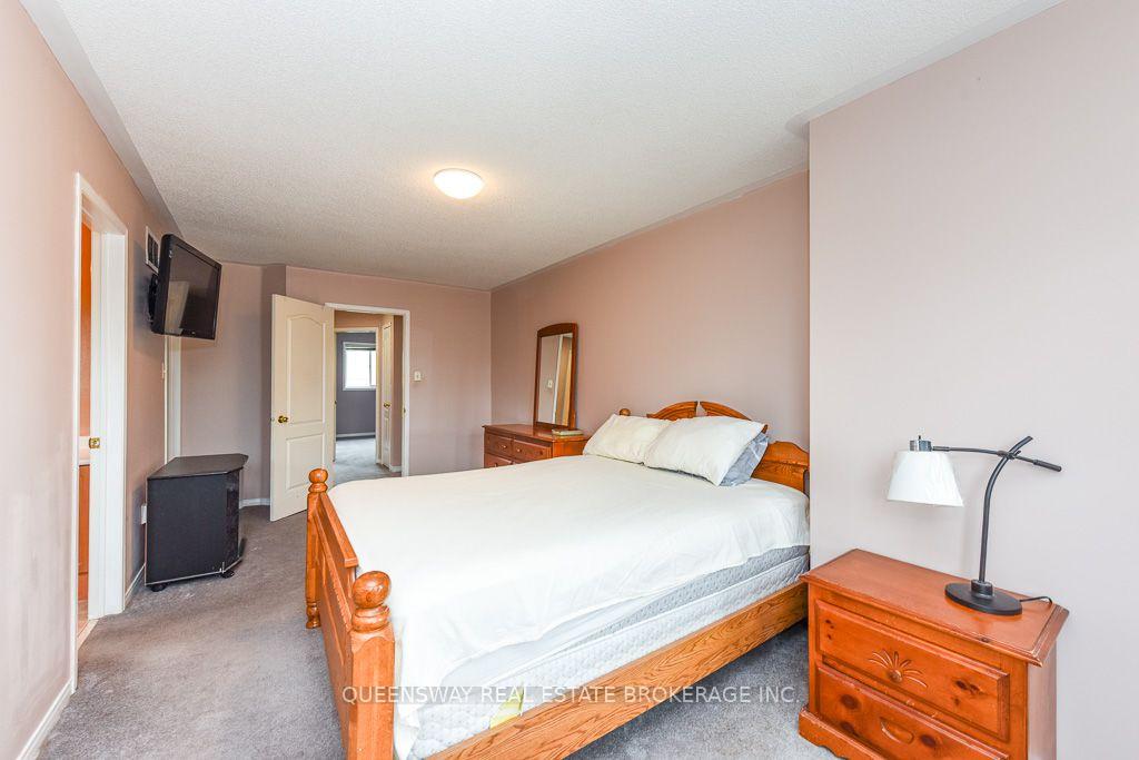 Photo 25 of 46 Thunderbird Trail, Brampton, Sandringham-Wellington — HOMEH
