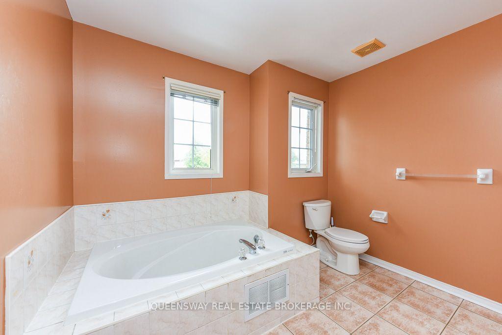 Photo 28 of 46 Thunderbird Trail, Brampton, Sandringham-Wellington — HOMEH