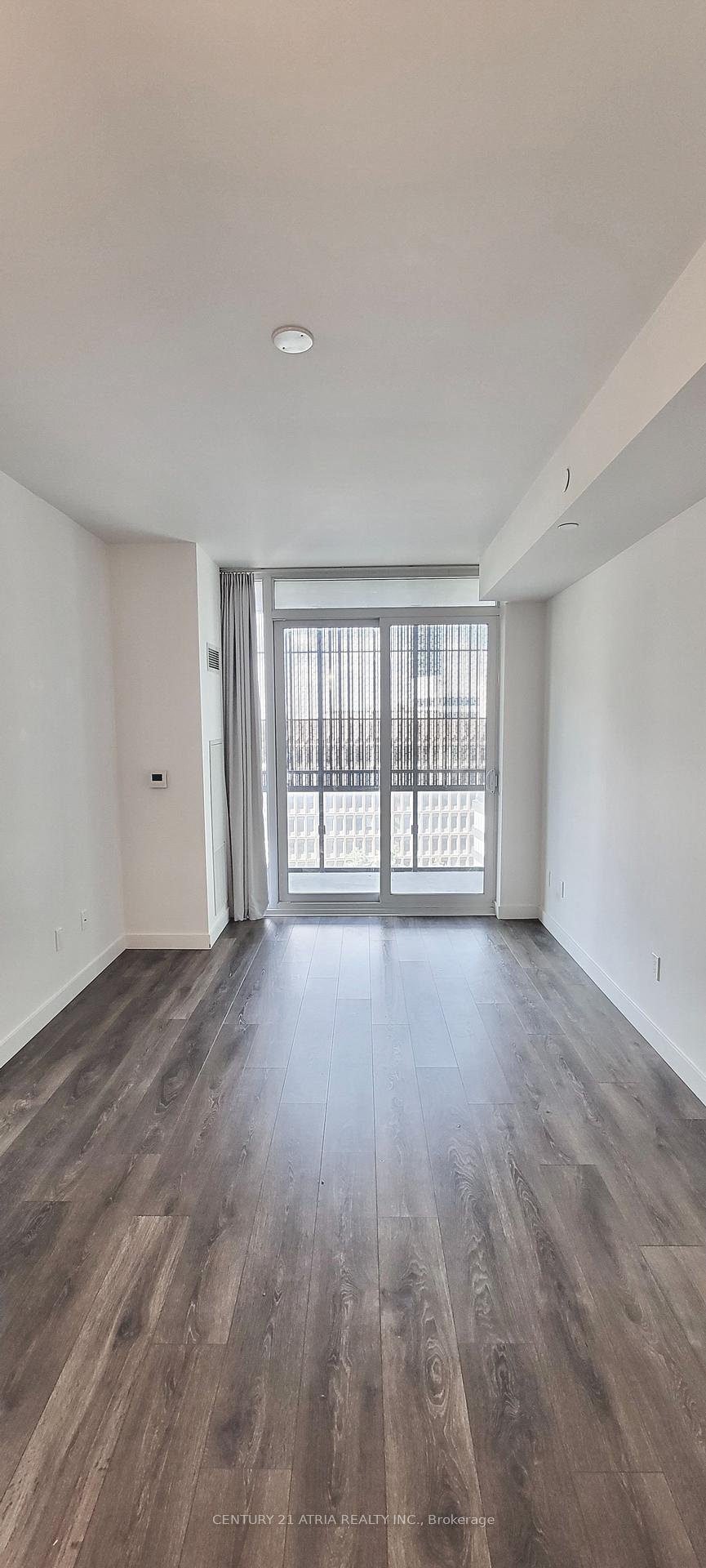 Photo 2 of Unit 806, 8 Eglinton Avenue E, Toronto, Mount Pleasant West — HOMEH