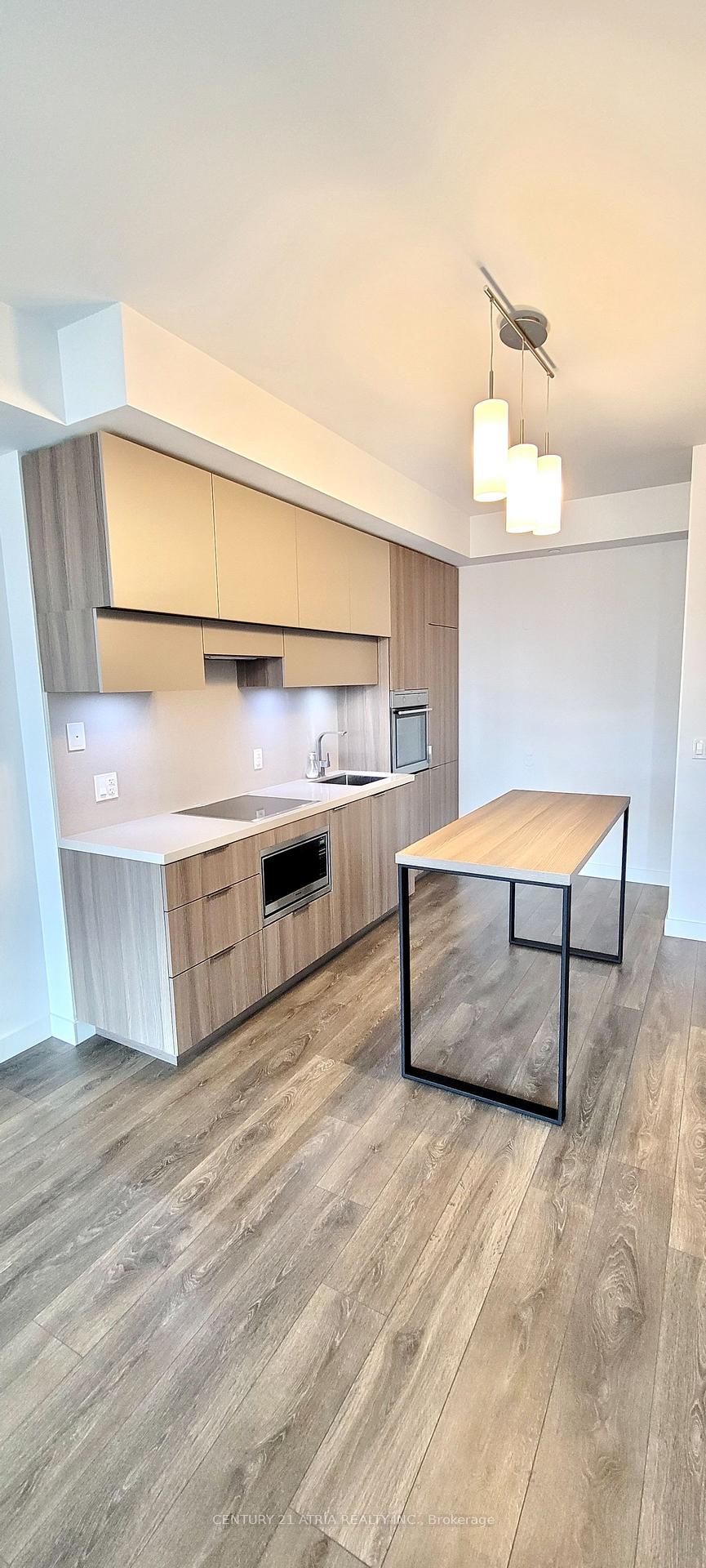 Photo 5 of Unit 806, 8 Eglinton Avenue E, Toronto, Mount Pleasant West — HOMEH