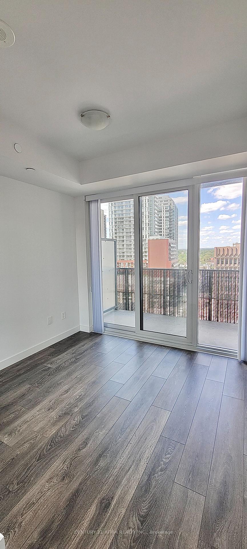 Photo 8 of Unit 806, 8 Eglinton Avenue E, Toronto, Mount Pleasant West — HOMEH