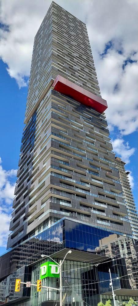 Photo 13 of Unit 806, 8 Eglinton Avenue E, Toronto, Mount Pleasant West — HOMEH
