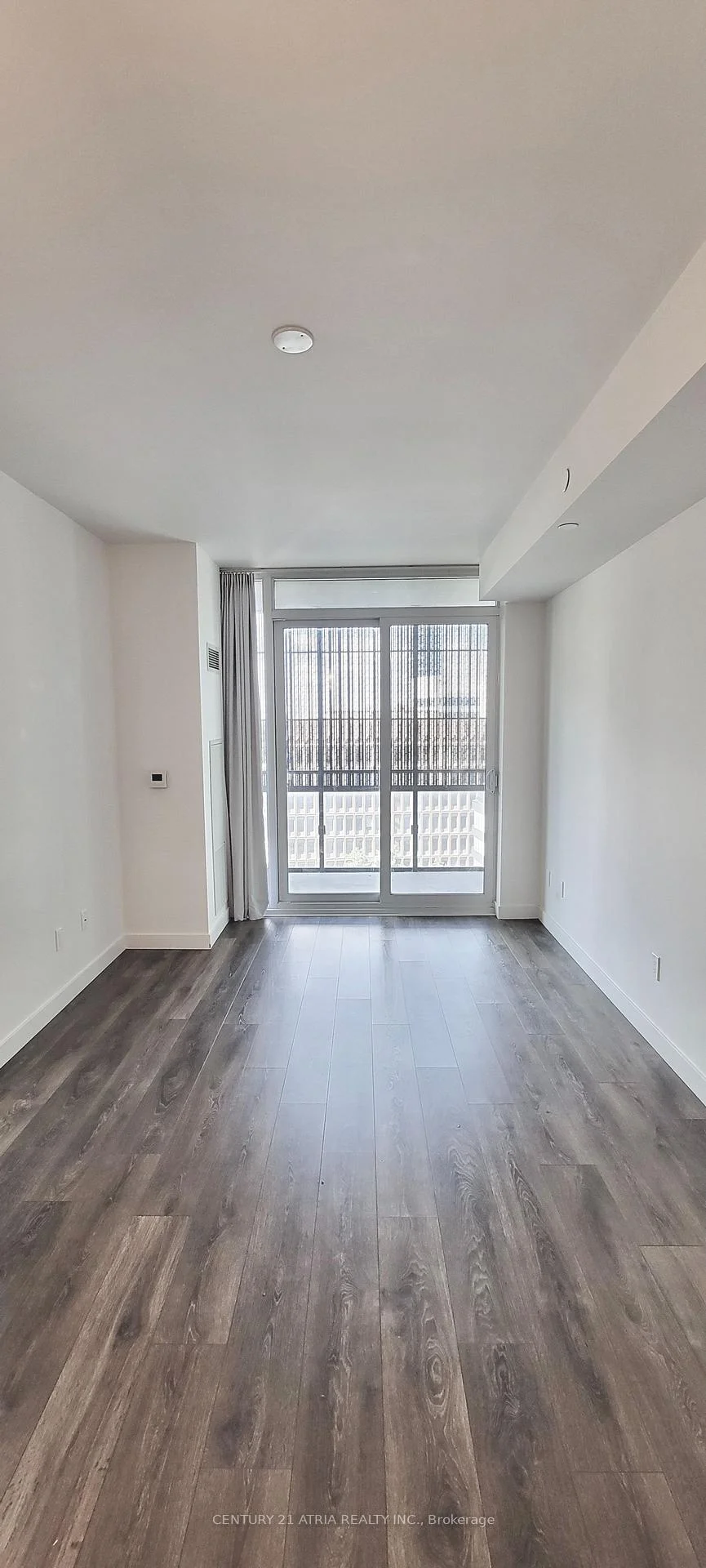 Photo 4 of Unit 806, 8 Eglinton Avenue E, Toronto, Mount Pleasant West — HOMEH