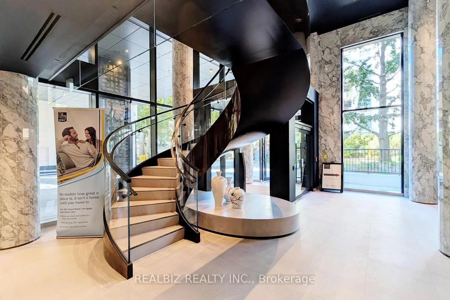 Photo 10 of Unit 823, 91 Montclair Avenue, Toronto, Forest Hill South — HOMEH