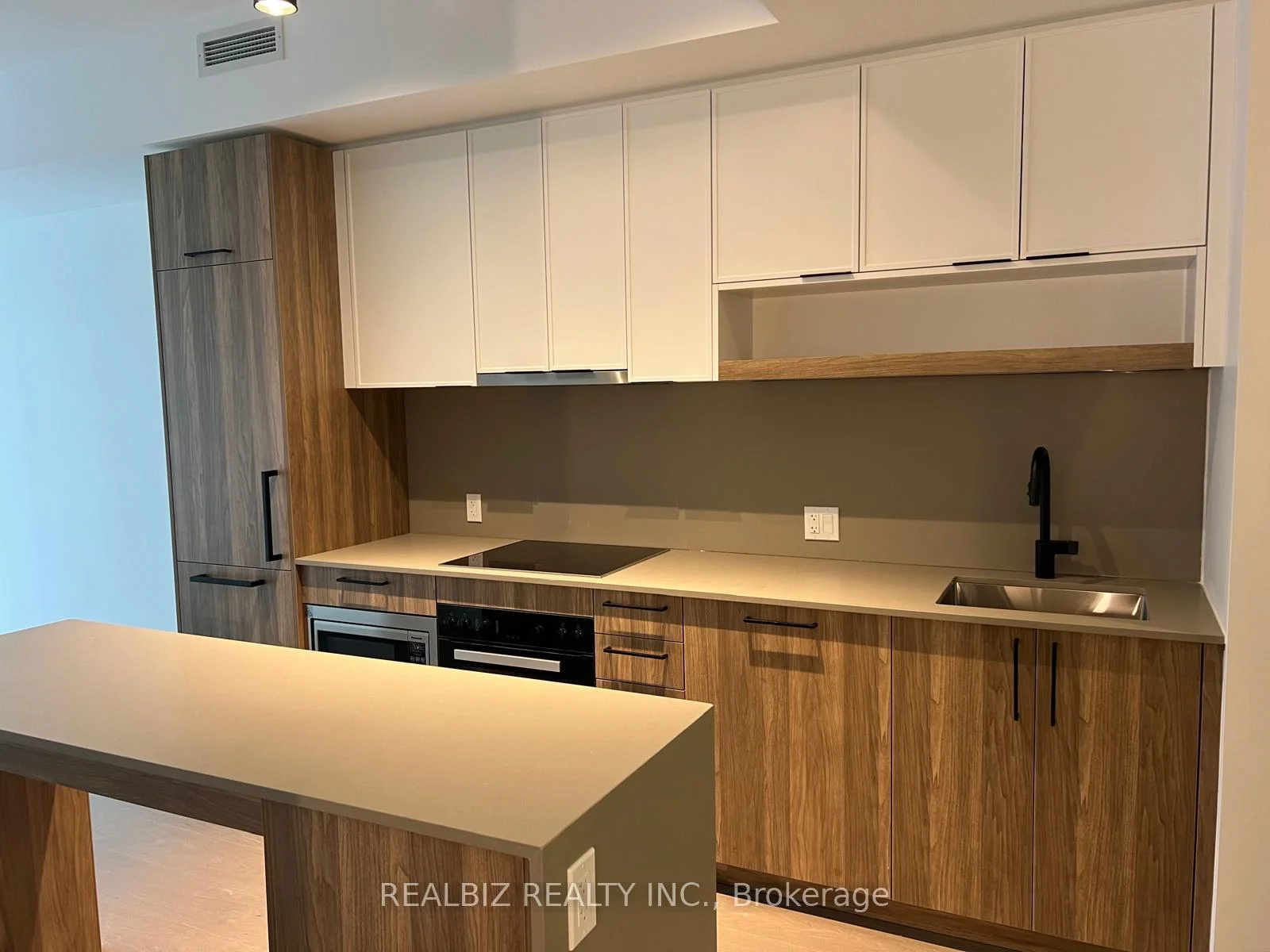 Photo 14 of Unit 823, 91 Montclair Avenue, Toronto, Forest Hill South — HOMEH