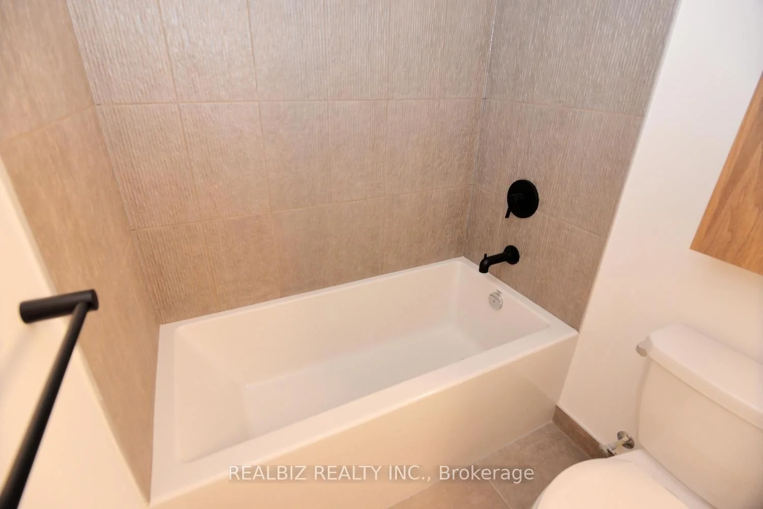 Photo 25 of Unit 823, 91 Montclair Avenue, Toronto, Forest Hill South — HOMEH