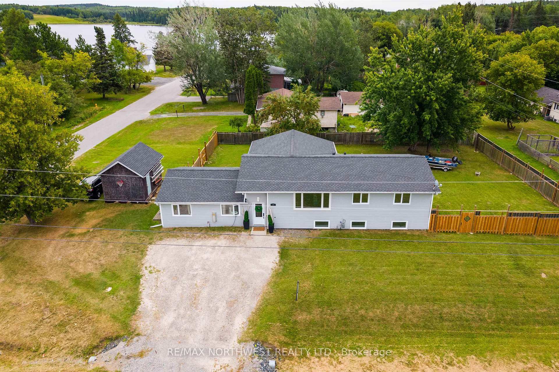 Photo 2 of 25 Park Avenue, Kenora, Evergreen — HOMEH