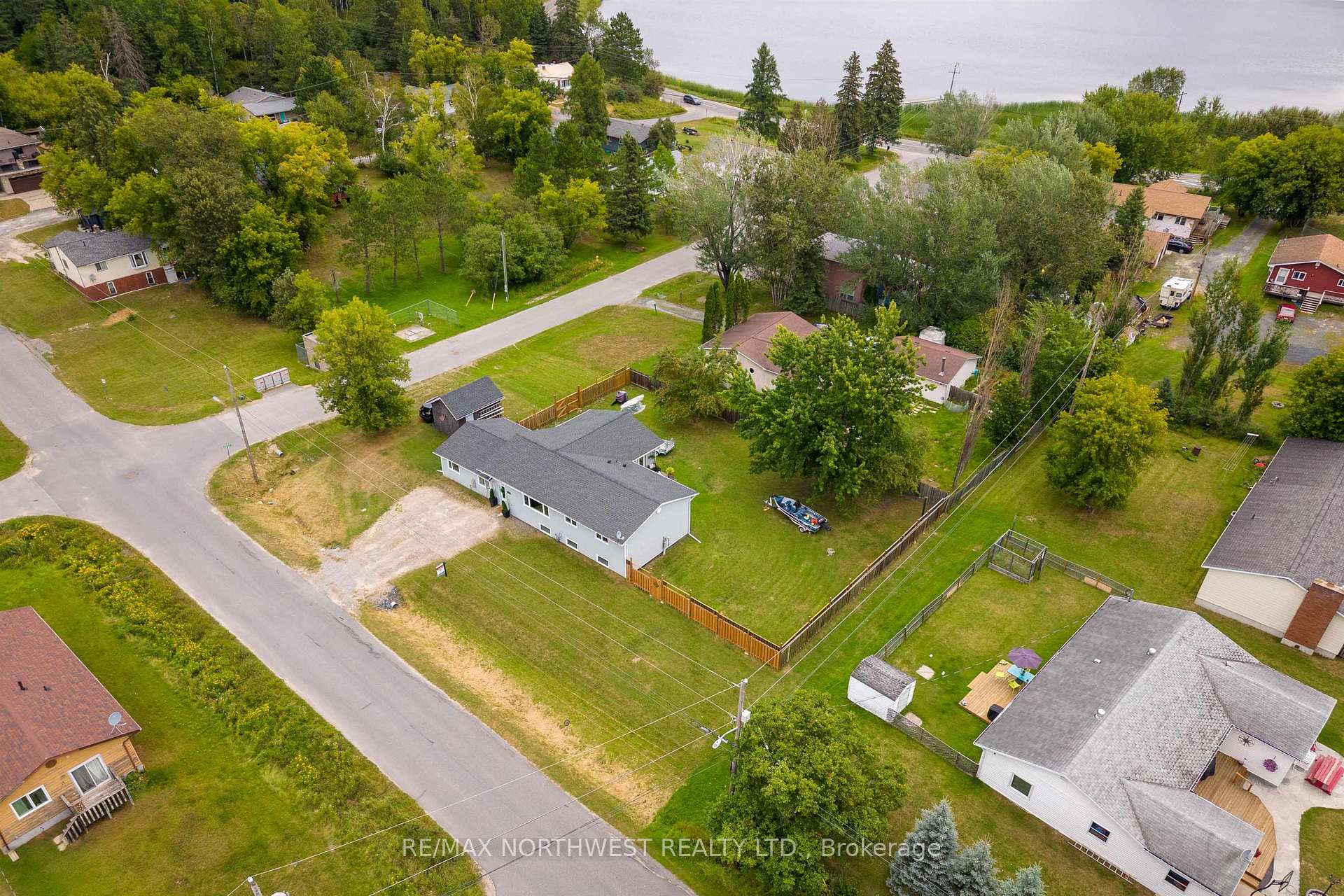 Photo 3 of 25 Park Avenue, Kenora, Evergreen — HOMEH