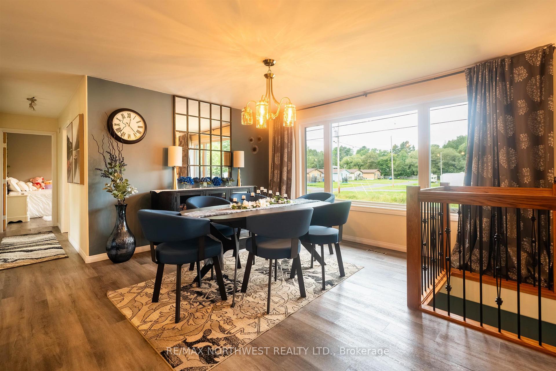 Photo 10 of 25 Park Avenue, Kenora, Evergreen — HOMEH