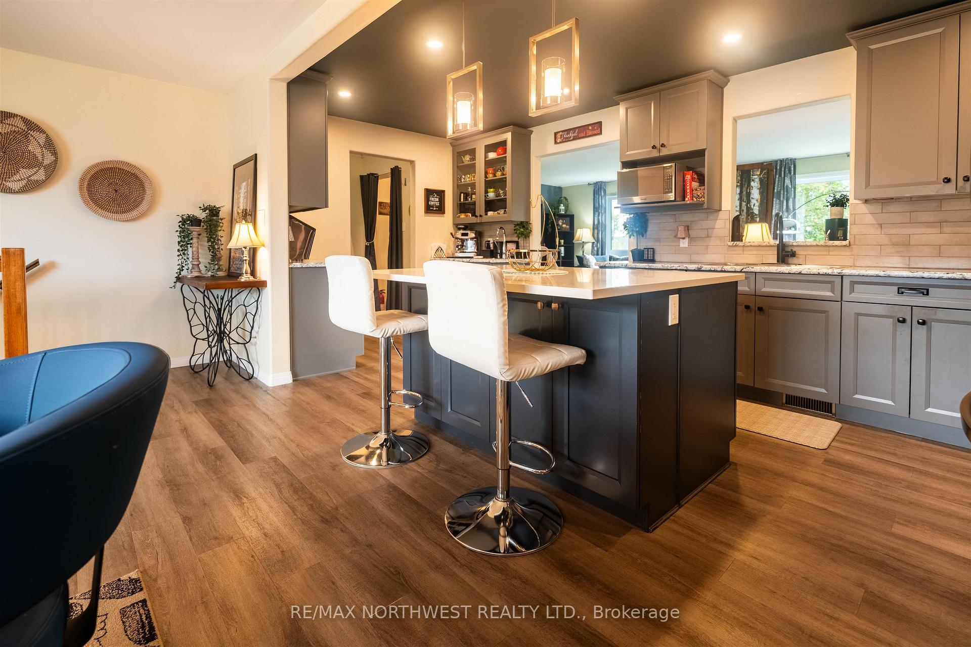 Photo 14 of 25 Park Avenue, Kenora, Evergreen — HOMEH