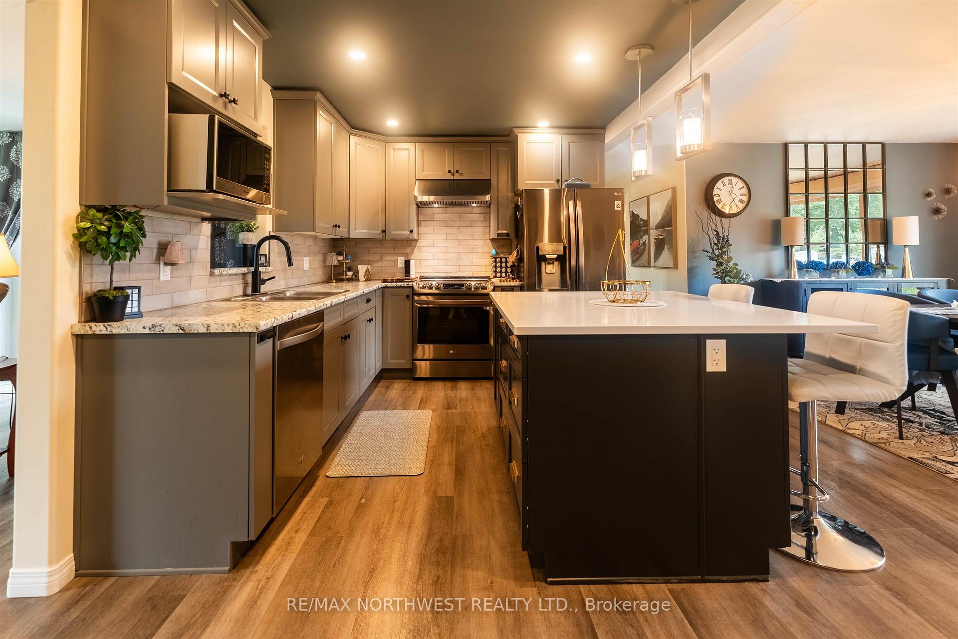Photo 17 of 25 Park Avenue, Kenora, Evergreen — HOMEH
